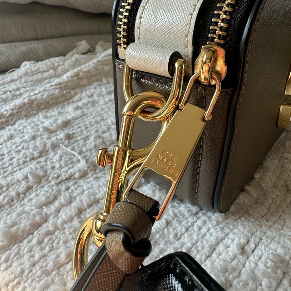 Authentic Marc Jacob’s Snapshot Bag - Picture 6 of 8